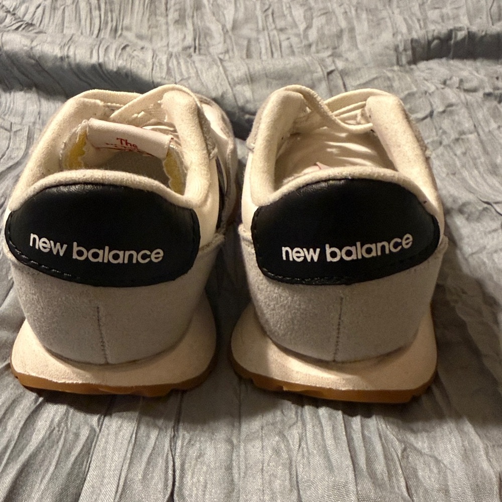 New Balance 237 sneakers. - Picture 2 of 5